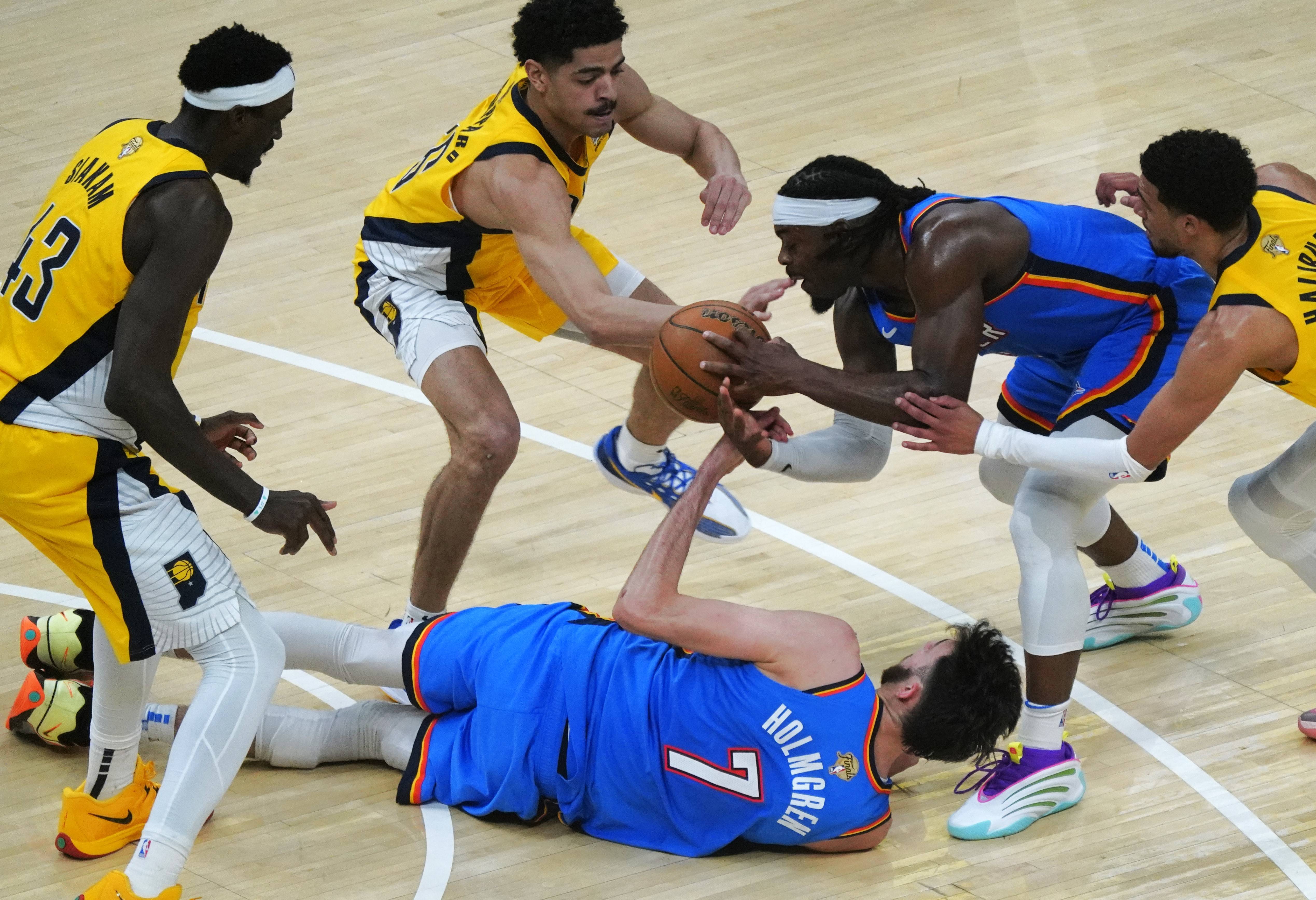 包含深圳男篮国际比赛日调整名单，志在NBA总决赛名次提升，更衣室稳定，赛程密集仍需轮换的词条